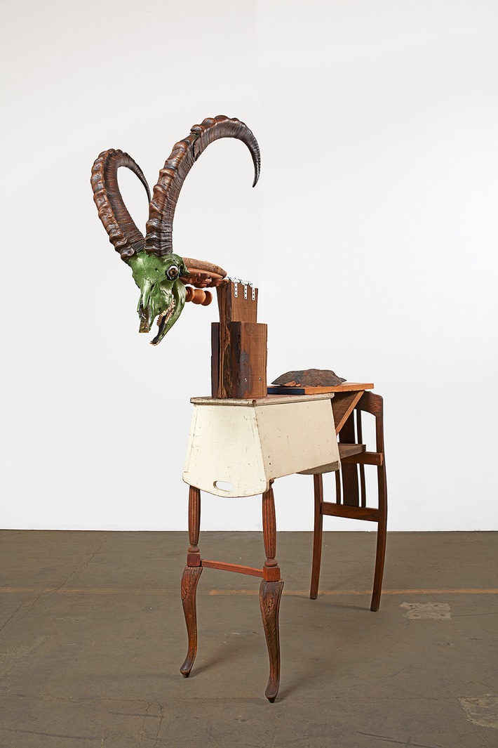 Migros Museum für Gegenwartskunst / Jimmie Durham «God