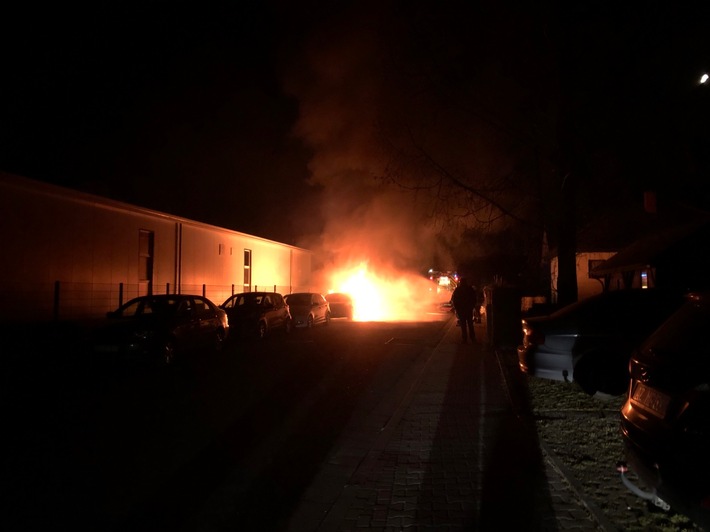 POL-PDWO: Osthofen - Zwei Fahrzeuge durch Feuer zerstört