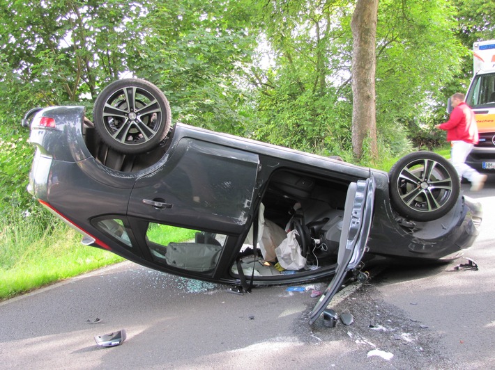 POL-HM: Autofahrerin schwer verletzt