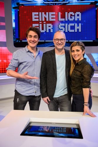 Duell der Giganten: "Effe" gegen "Kretzsche" bei der Premiere von  "Eine Liga für sich" mit Frank Buschmann ab morgen exklusiv auf Sky 1