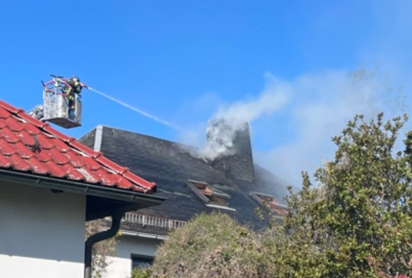 LPI-NDH: Dachstuhlbrand in der Westsiedlung