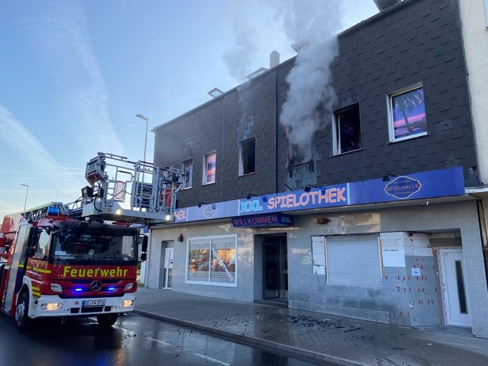 FW-GE: Drei Brandeinsätze am Donnerstagmorgen halten die Feuerwehr Gelsenkirchen in Atem