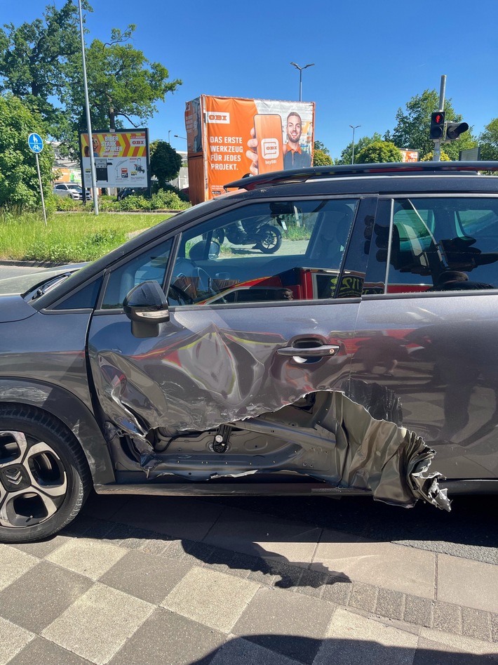 POL-BI: Tiefstehende Sonne beeinträchtigt Sicht - Unfall