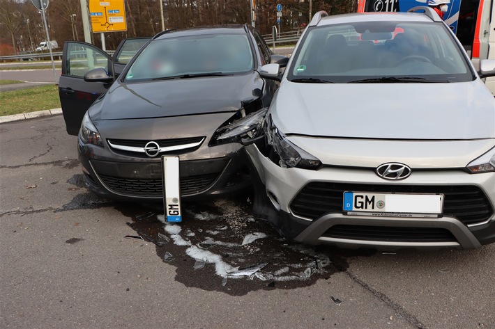 POL-GM: 070221-0088: Unfall im Kreisverkehr - Zwei Verletzte