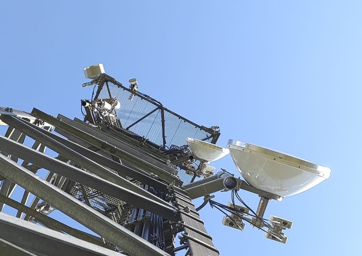 Richtfunklösung für 5G-Mobilfunkstandorte in Glasfaserqualität: Ericsson und O2 Telefónica demonstrieren erfolgreich Wireless Backhaul für ländliche Gebiete