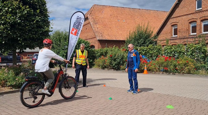 POL-NI: Stadthagen - Präventionsarbeit der Polizei Stadthagen in Zusammenhang mit Pedelecs und E-Bikes, Info-Stand und Fahrradtraining