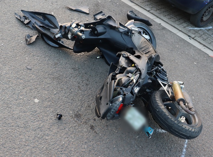 POL-HF: VW-Fahrer übersieht Roller - 16-jähriger Löhner bei Unfall verletzt