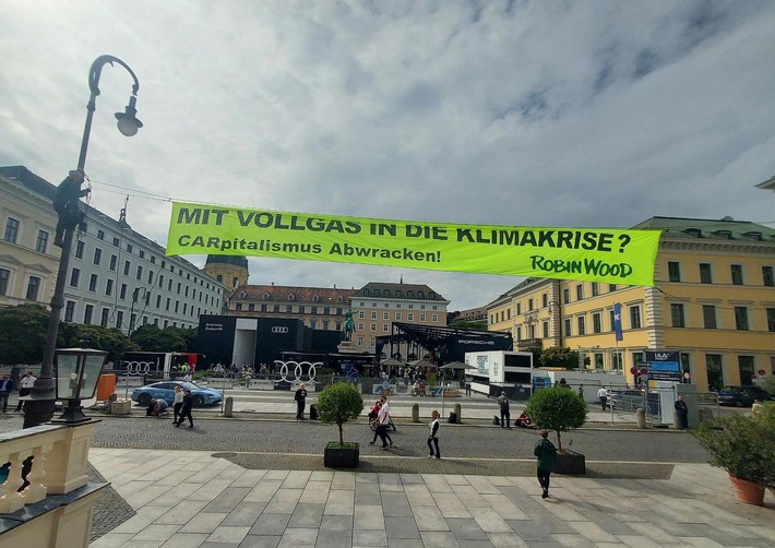 Kletterprotest bei der IAA in München – Mit Vollgas in die Klimakrise