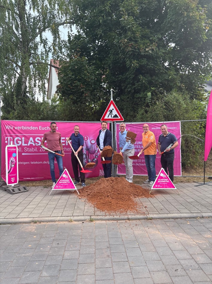 Spatenstich: Telekom startet Glasfaserausbau in Alt-Saarbrücken