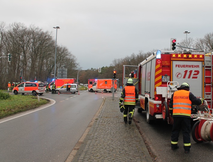 POL-VIE: Brüggen: Vier Verletzte bei Verkehrsunfall