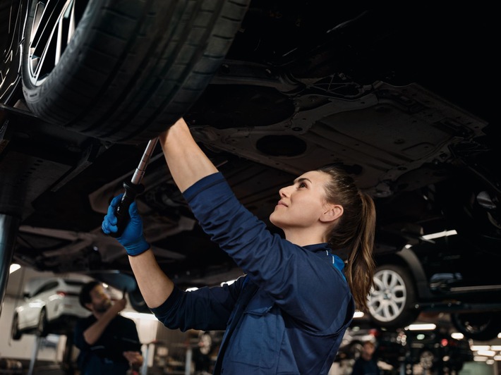 Komplett-Paket für die E-Mobilität: Servicepaket "Wartung & Reparatur" jetzt im Leasing auch für vollelektrische Gebrauchtfahrzeuge verfügbar