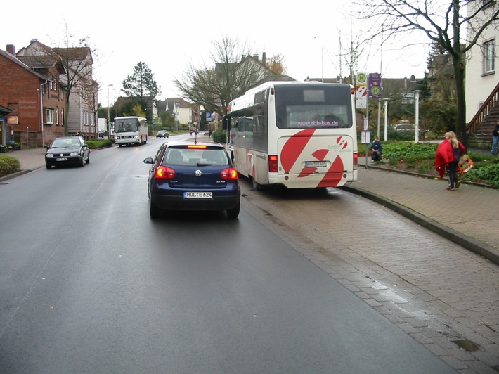 POL-HOL: Polizei registriert immer noch: Zu schnelles Vorbeifahren an haltenden Bussen