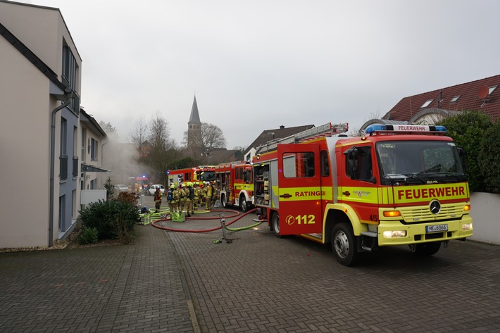 FW Ratingen: Kellerbrand in Ratingen-Homberg - Bewohner blieben unverletzt