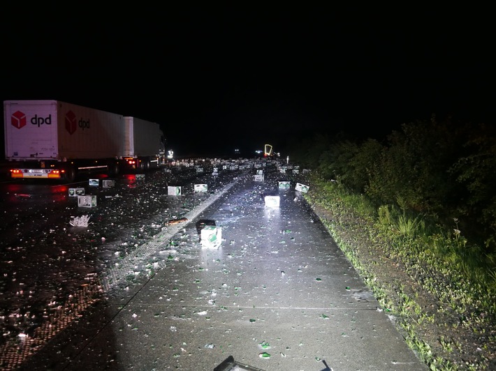 POL-ROW: ++ Sattelzug knallt in Bergungsfahrzeug - wie durch ein Wunder wird niemand verletzt: Autobahn Richtung Hamburg zeitweise vollgesperrt ++