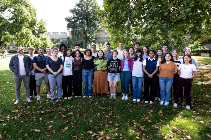 28 junge US-Amerikanerinnen und Amerikaner starten Sprachtraining in Köln.