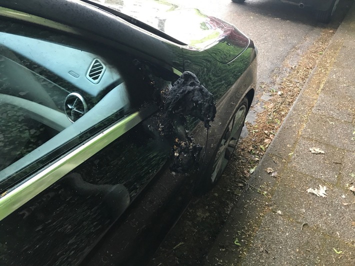 POL-PPWP: Brandstiftung: Fahrzeugspiegel angezündet