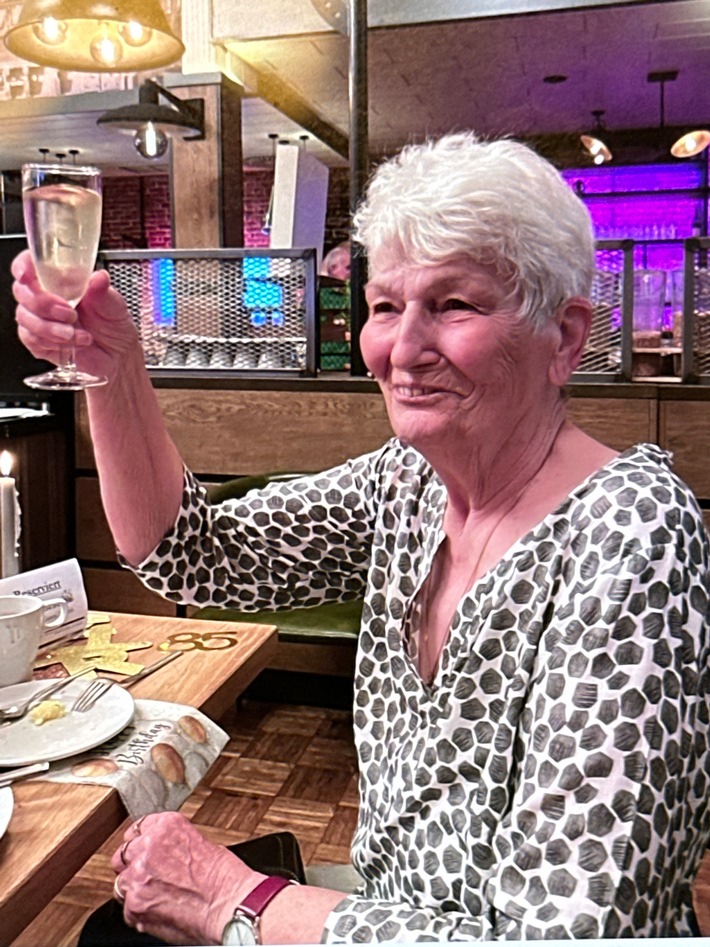 POL-WHV: Öffentlichkeitsfahndung nach vermisster Person