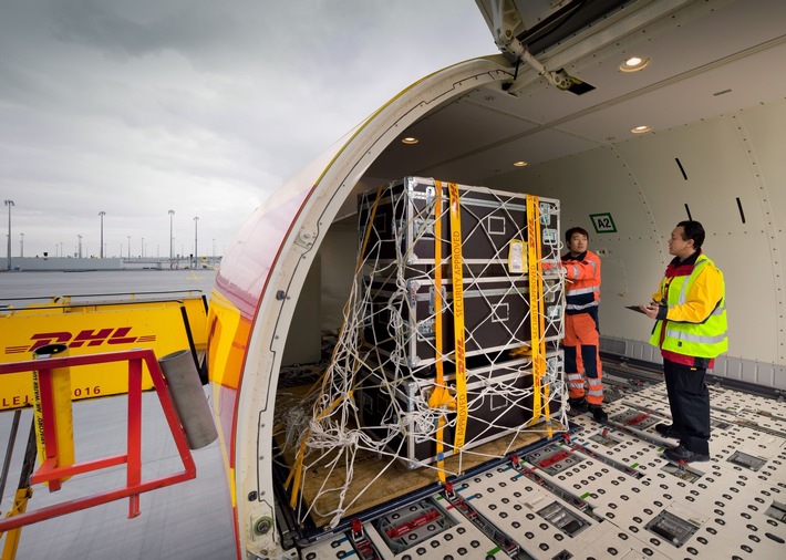PM: DHL Express erweitert globales Portfolio mit neuem Heavy Weight Express Service für Sendungen bis zu 3.000 kg / PR: DHL Express expands global portfolio with new Heavy Weight Express Service for shipments up to 3,000 kg