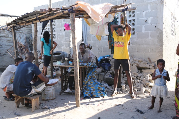 Zyklon Idai: Leben und Arbeiten in Trümmern / Bündnis &quot;Aktion Deutschland Hilft&quot; sammelt über 8 Millionen Euro Spenden für die Betroffenen in Mosambik, Simbabwe und Malawi