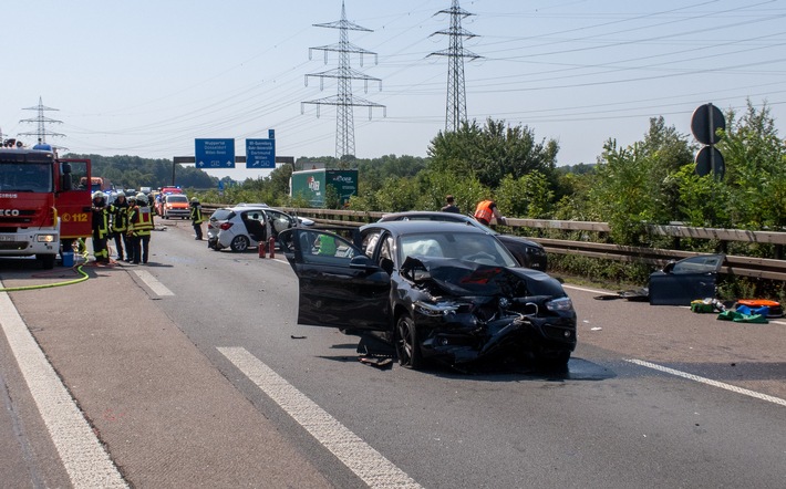 FW-BO: Verkehrsunfall auf der A 43 - Zwei Personen werden schwer verletzt