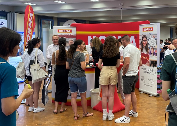 Tag des Dualen Studiums der DHBW Mosbach: NORMA begeistert zahlreiche Talente für die Ausbildung / Top-frequentierter Messestand und spannende Gespräche mit Interessierten