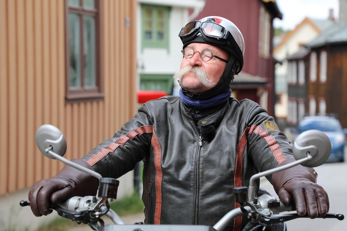 "Horst Lichter auf der Suche nach dem Glück" im ZDF / Unterwegs mit dem Motorrad durch Norwegen (FOTO)