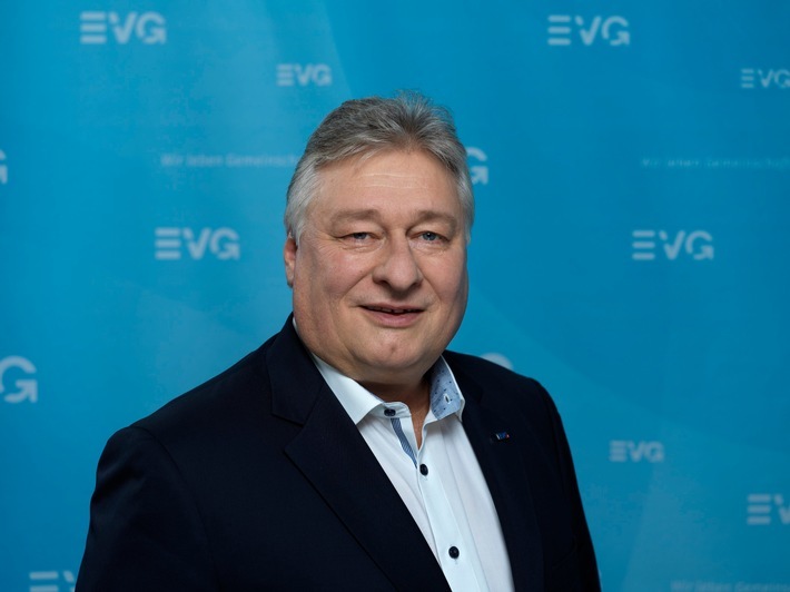 Portrait: Martin Burkert; EVG Vize-Vorsitzender / Weiterer Text über ots und www.presseportal.de/nr/150063 / Die Verwendung dieses Bildes ist für redaktionelle Zwecke unter Beachtung ggf. genannter Nutzungsbedingungen honorarfrei. Veröffentlichung bitte mit Bildrechte-Hinweis.