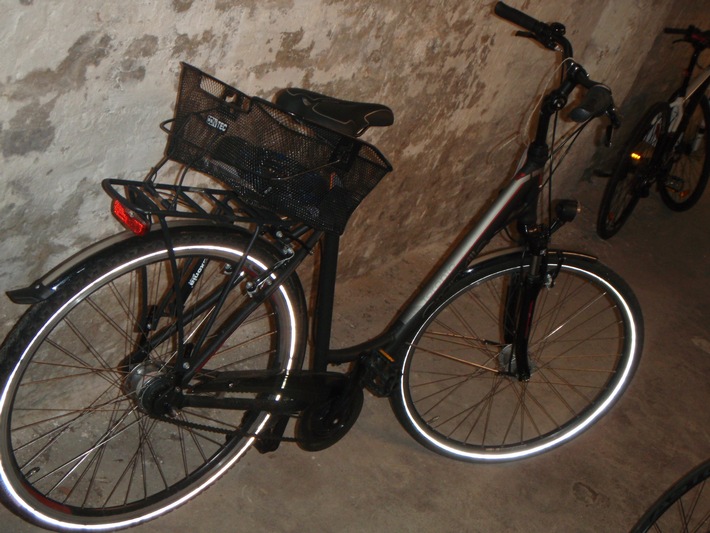 POL-D: Nachtrag: Meldung Fahrraddiebinnen festgenommen - Bilder der Räder
