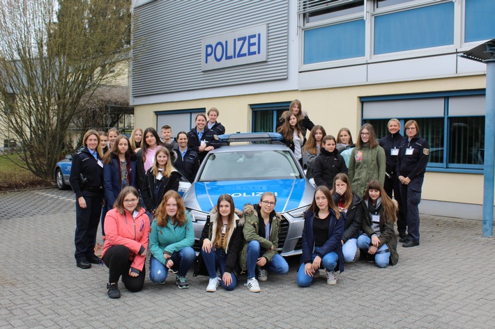 POL-PDMT: Ein Tag bei der Polizeiinspektion Westerburg
20 Schülerinnen und Schüler lernten den Polizeiberuf näher kennen