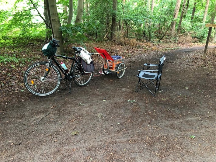 POL-HST: Herrenloses Fahrrad mit Anhänger im Waldgebiet bei Born a. Darß löst Polizeieinsatz aus