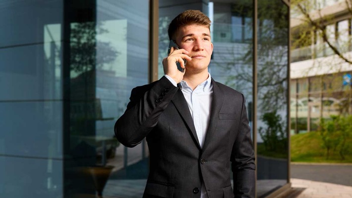 Abwarten ist keine Strategie: Warum Industrieunternehmen jetzt aktiv Neukunden gewinnen müssen – Julian Gatscher von gatscher media mit klaren Worten