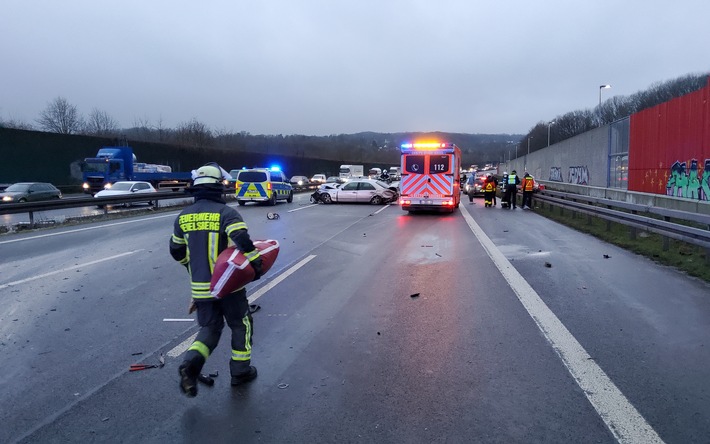 FW-EN: Verkehrsunfall auf der Autobahn