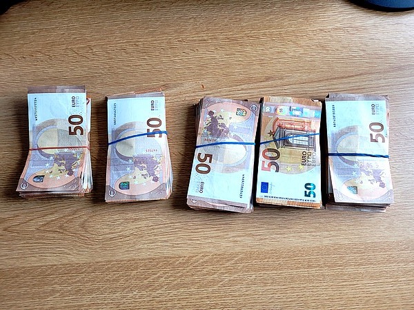 BPOL NRW: Bundespolizei stellt 24.600,- Euro sicher, Herkunft des Geldes bis dato noch unklar - Ermittlungen im Rahmen eines Clearingverfahrens dauern an