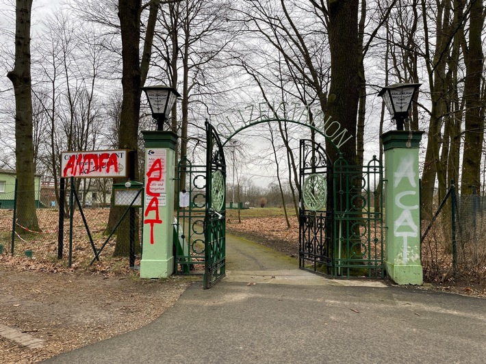 POL-BS: Farbschmierereien im Stadtgebiet