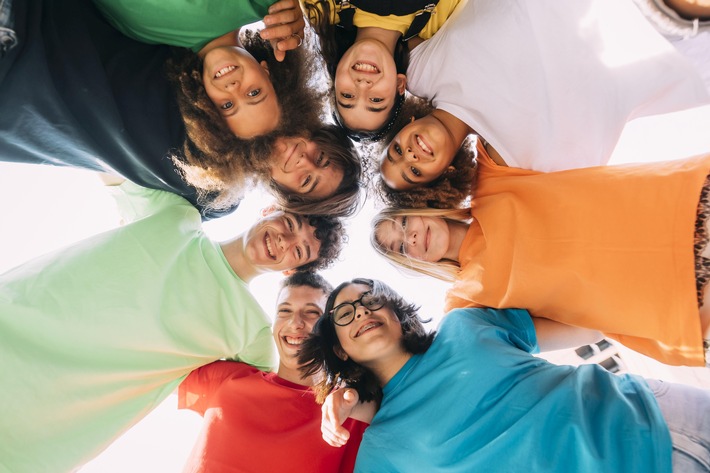 Bundesweites Modellprojekt "Mitmachen verbindet" / Analog gegen die Einsamkeit von Kindern und Jugendlichen