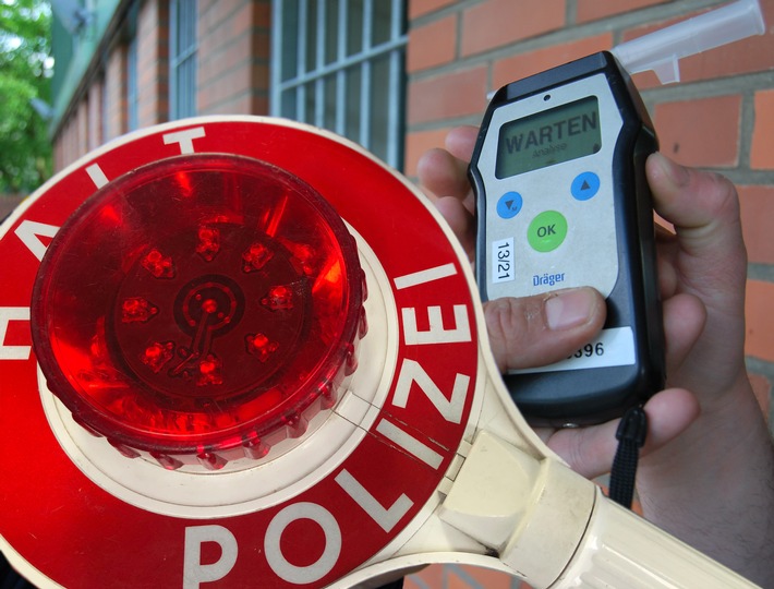 POL-NE: Betrunken zu schnell unterwegs - Polizei zieht Alkoholisierten aus dem Verkehr