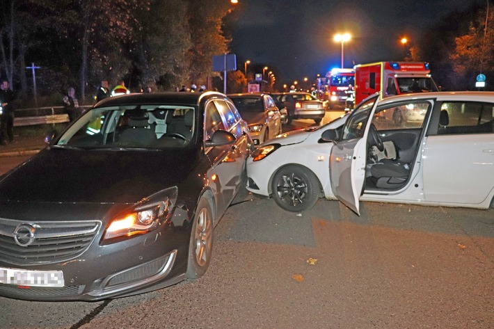 POL-ME: 18-jährige Monheimerin bei Verkehrsunfall schwer verletzt - Langenfeld - 1910150