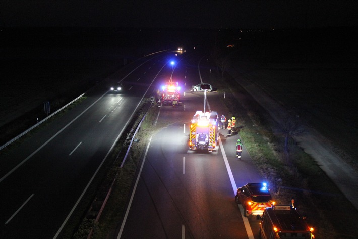 POL-PDNW: Polizeiautobahnstation Ruchheim - Unbekannter Fahrer flüchtet nach Alleinunfall