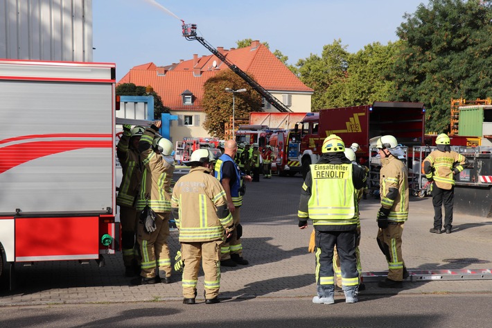 FW Frankenthal: Gemeinsame Abschlusspressemeldung der Feuerwehr Frankenthal und der RENOLIT SE zum heutigen Produktaustritt