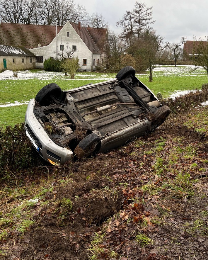 POL-MI: Pkw landet auf dem Dach