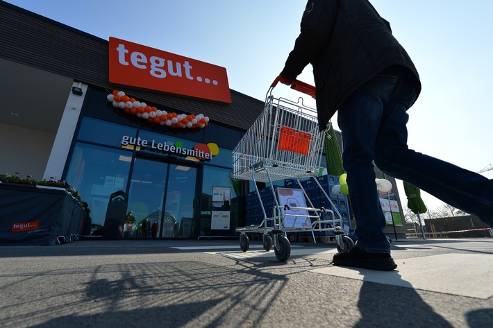 Presseinformation: Bauarbeiten abgeschlossen - Parkplatz vor dem tegut… Supermarkt in Kahla wieder uneingeschränkt nutzbar