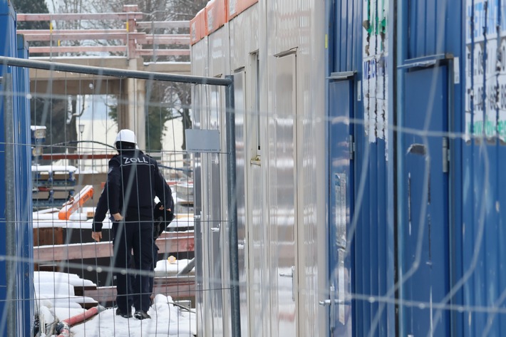 HZA-RO: Mindestlohnprüfung des ZOLLs in sogenannten Risikobranchen / Hauptzollamt Rosenheim mit zahlreichen Kräften im Einsatz