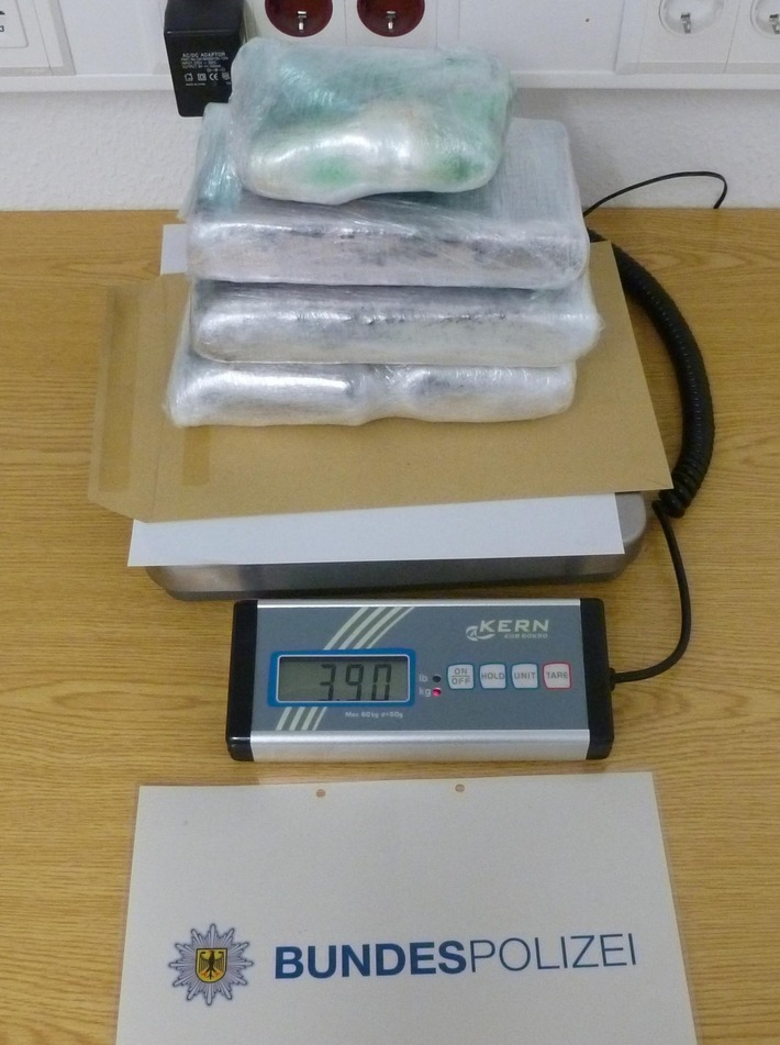 BPOL NRW: Bundespolizei stellt 3,9 Kilogramm Kokain im Wert von 170.000 Euro auf der A 61 bei Mönchengladbach sicher