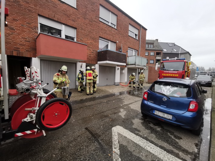 FW-KLE: Drei Keller an der Turmstraße standen voll Wasser