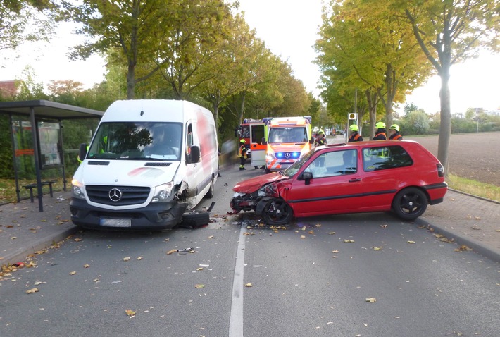 POL-KS: Vellmar (Landkreis Kassel): Fünf Verletzte bei Frontalzusammenstoß zwischen Pkw und Sprinter