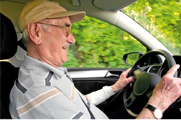 POL-CUX: Seniorenwoche bei der Polizei Langen kommt gut an + Generation 65 plus ist sehr an Tipps für mehr Sicherheit im Straßenverkehr interessiert (Bildmaterial)