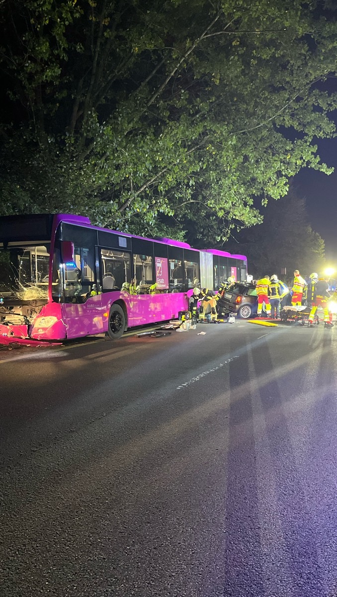 POL-BO: Verkehrsunfall mit mindestens fünf verletzten Personen und Unfallflucht in Witten - Zeugen gesucht