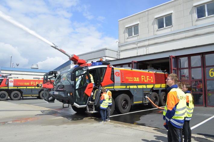 FW-WRN: Jugendfeuerwehr der Freiwilligen Feuerwehr Werne besichtigt den Flughafen Düsseldorf DUS