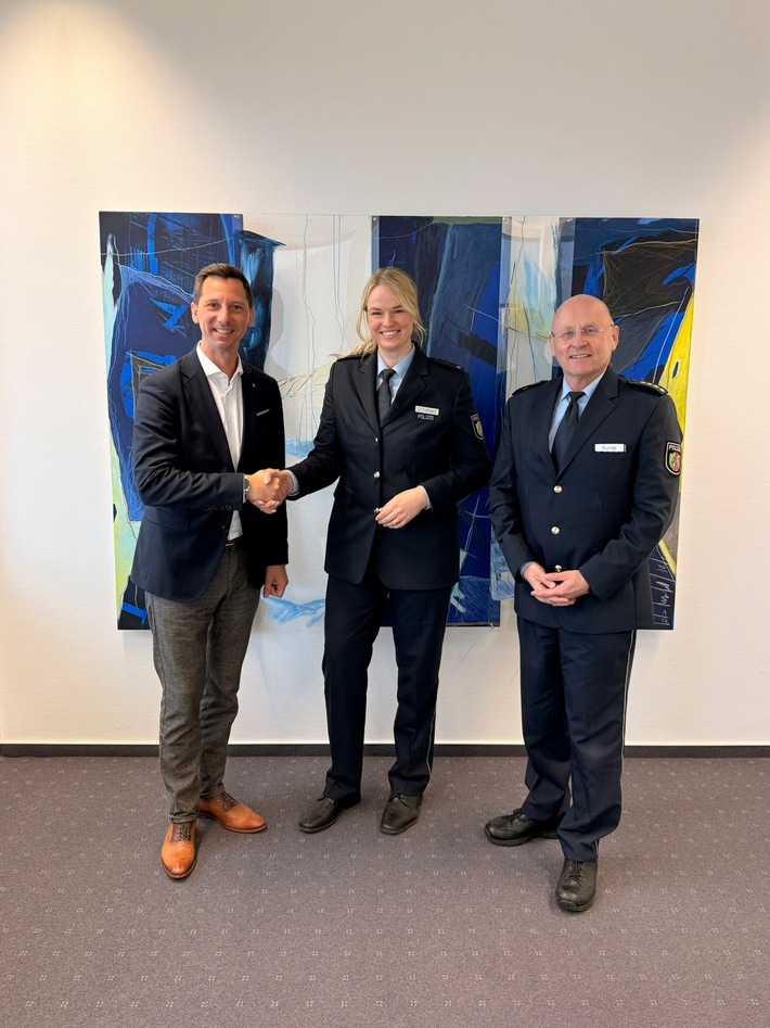 POL-SI: Landrat begrüßt Stefanie Schenke als neue Leiterin des Leitungsstabs bei der Polizei Siegen-Wittgenstein - #polsiwi