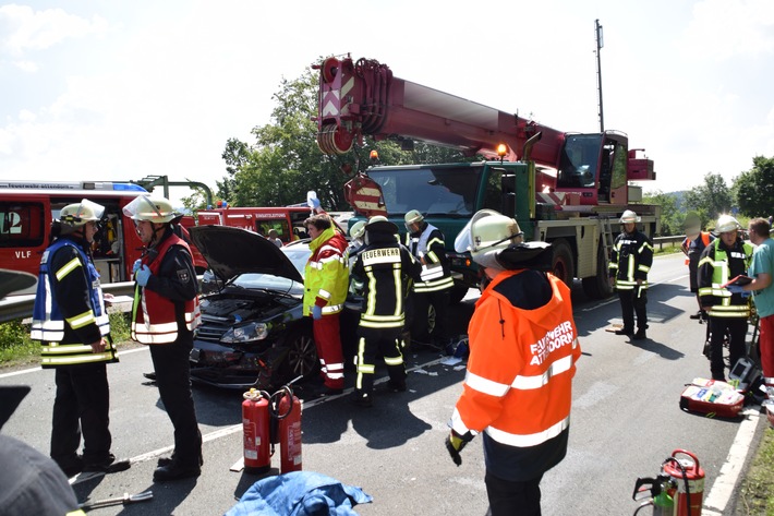 FW-OE: Verkehrsunfall mit 3 Fahrzeugen - Unfalldatenblatt erleichtert Arbeit der Feuerwehr immens